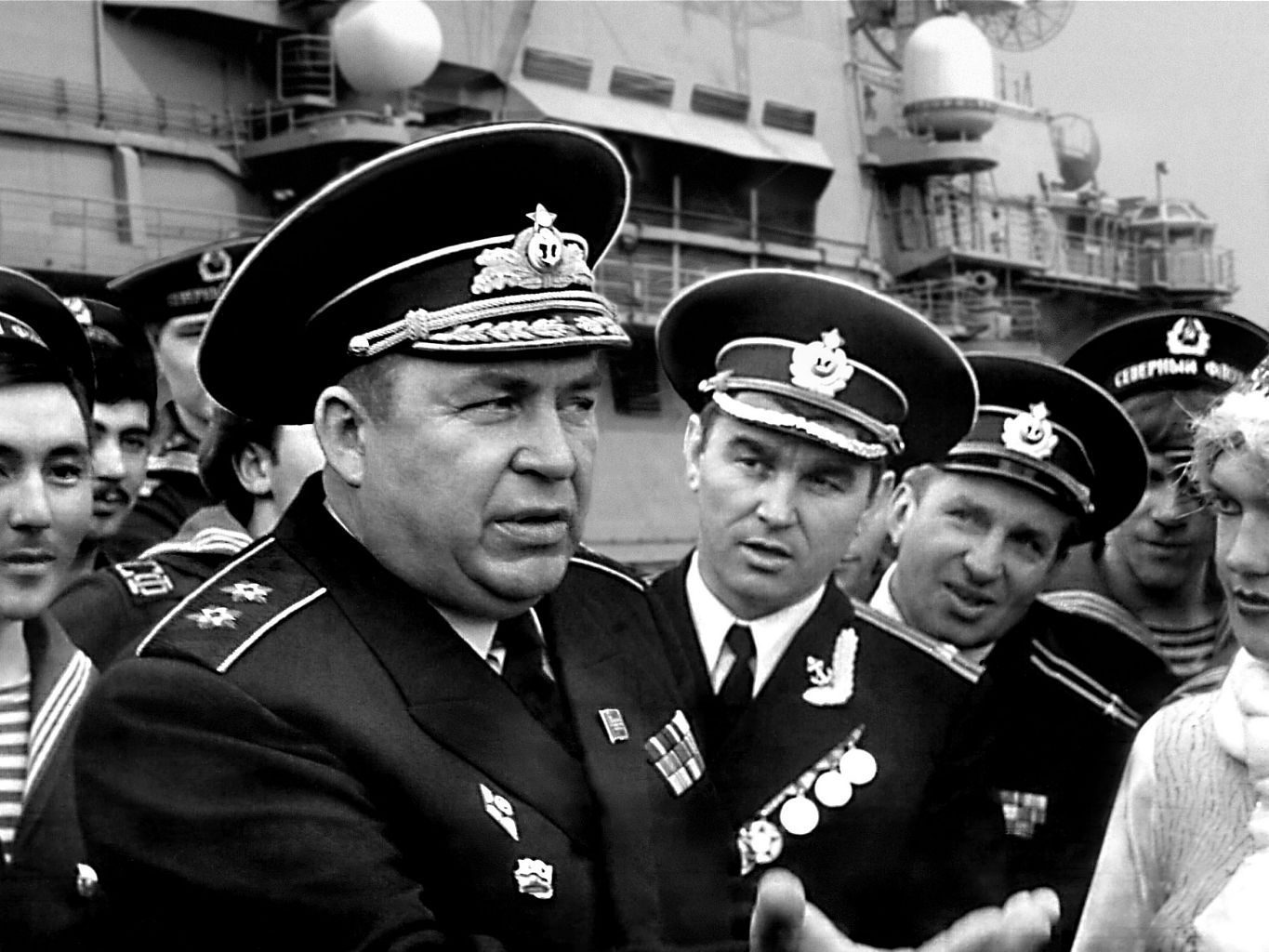 Пкр ленинград экипаж. Адмирал головко. Было известно морякам. Было известно морякам. Моряки.