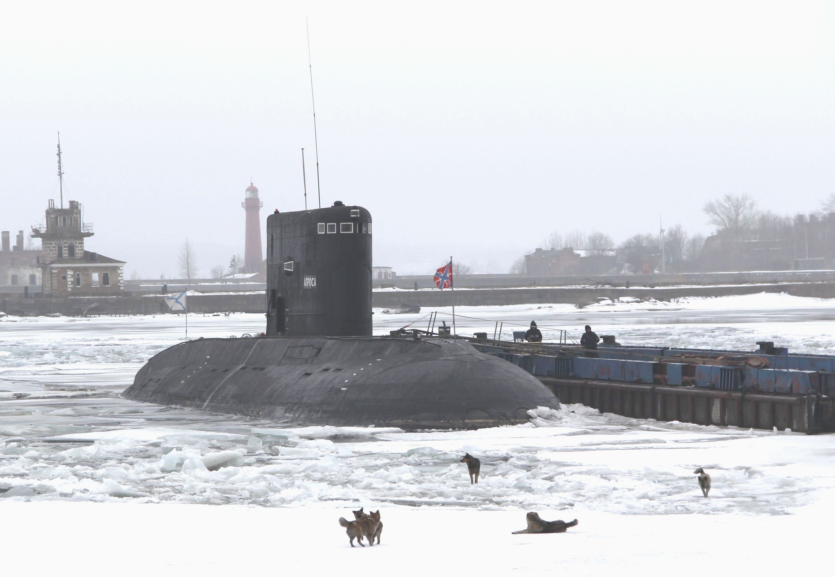 Кронштадт подводная лодка режим работы. Кладбище подводных лодок Кронштадт. Подлодка Кронштадт. Подводные лодки в Кронштадте. Подлодка в Кронштадте музей.