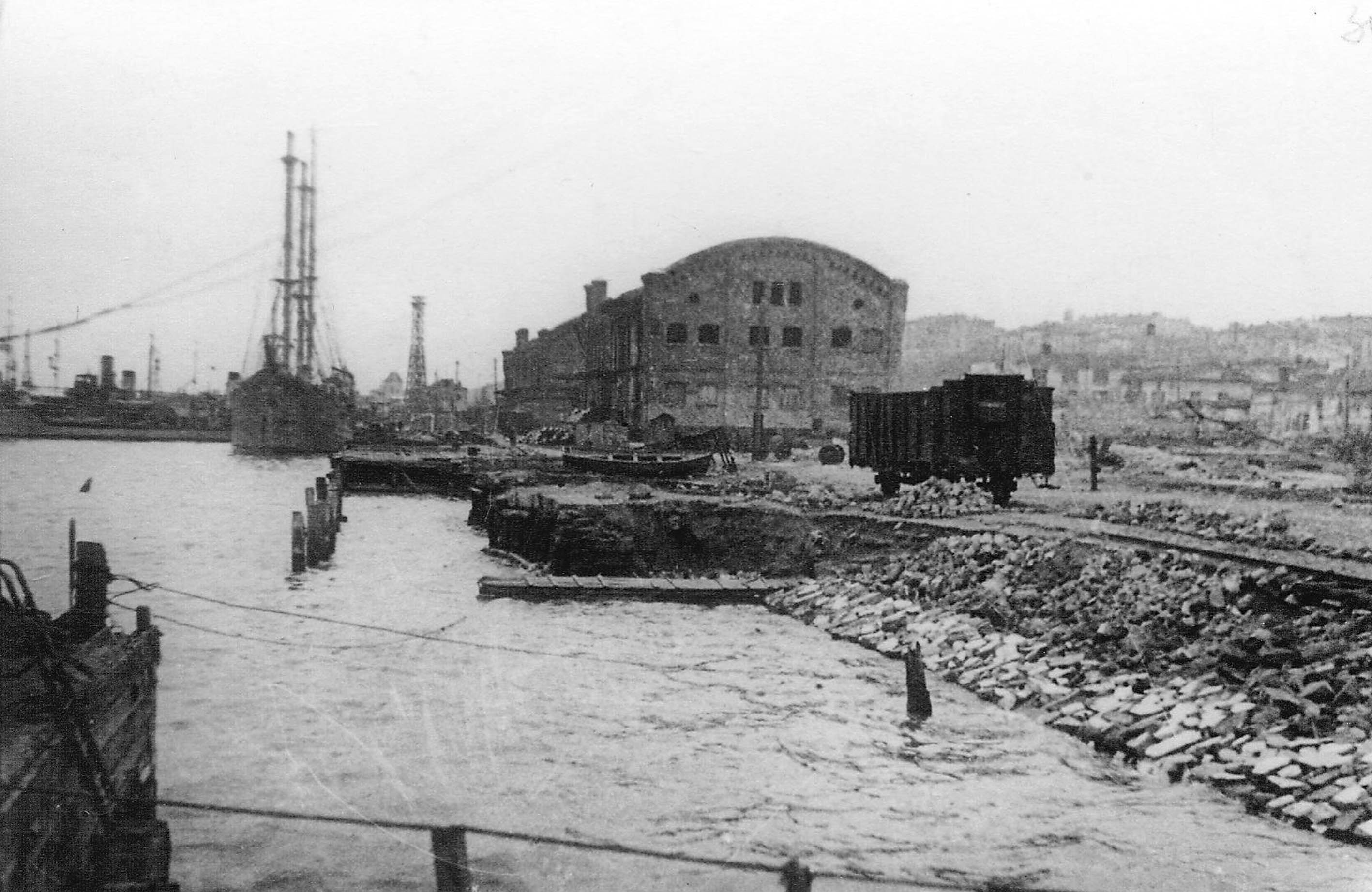 Одесса 1944 год. Одесса 1944. Порт Одессы 1944. Одесса в 1944 году. Пристань Одесса 1942.