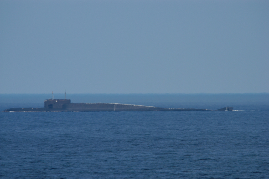 Подводная лодка баренцево море. Delta 4 Submarine. Подводники купающиеся в Баренцевом море с лодки. Подлодка далеко от моря, фото. Утро на белом море подводная лодка.