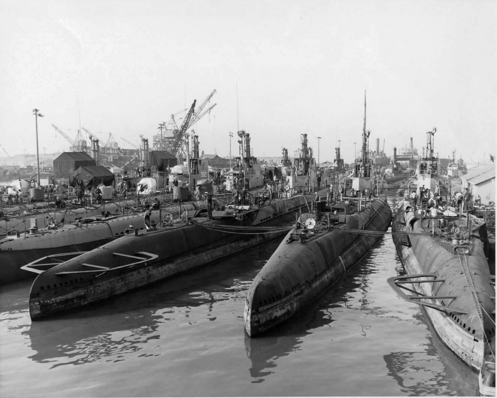 Подлодки второй мировой. Подводные лодки 2 мировой войны Германии. Подводные лодки США В первой мировой войны. Субмарины США 2 мировой войны. Подводная лодка второй мировой войны.