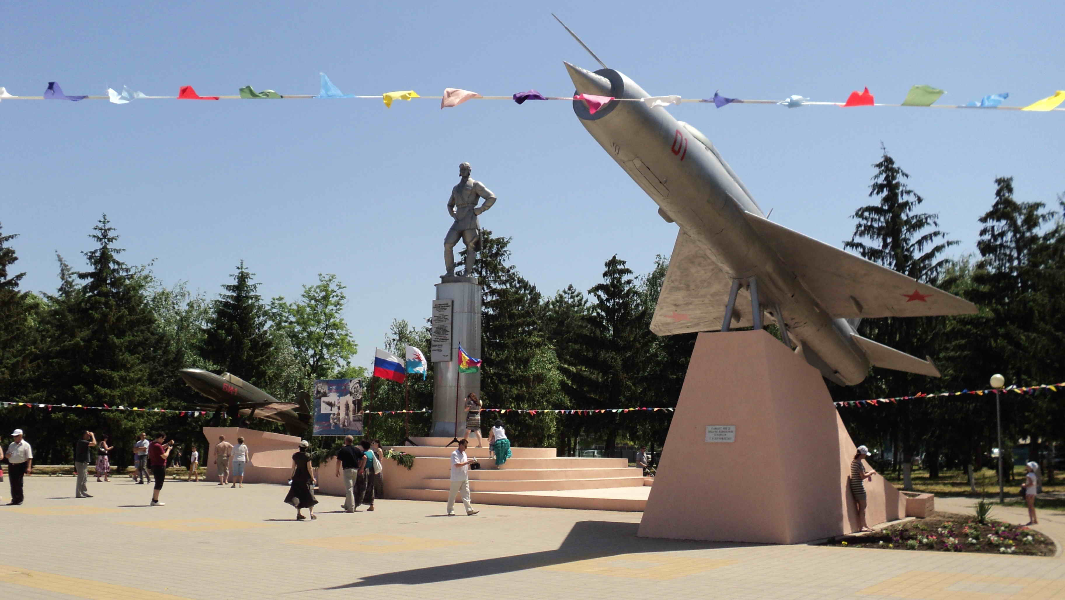 Сайт бриньковской библиотеки. Станица Бриньковская Краснодарский край. Памятники Бахчиванджи в станице Бриньковская. Памятник авиаторам Ейск. Станица Бриньковская картинки.